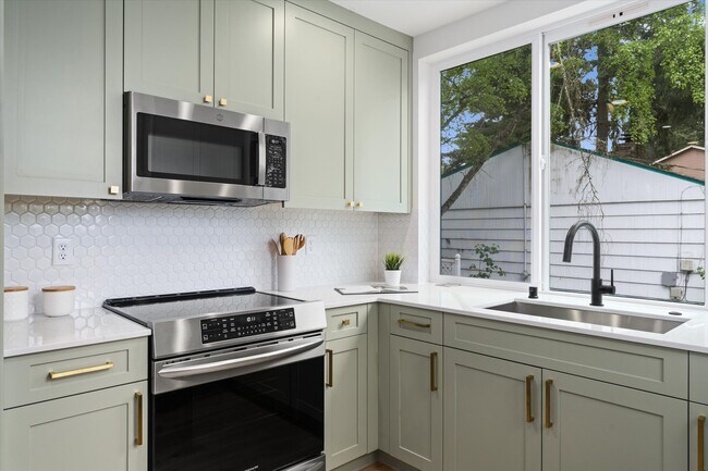 Cocina - 2151 N 147th St