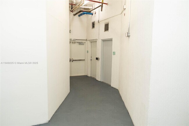 Foto del edificio - 150 Sunny Isles Blvd