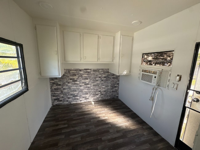 Building Photo - 4115 Aurora Rd