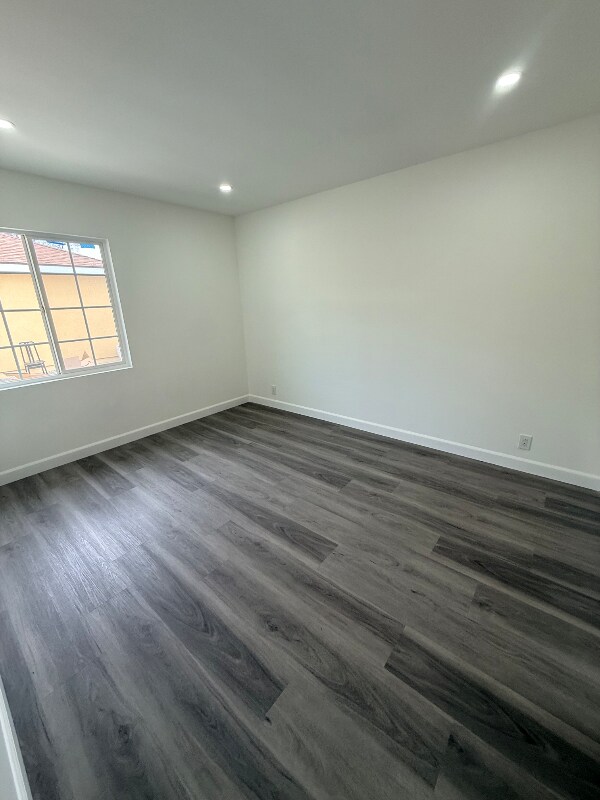 Foto del edificio - 9136 Clancey Ave