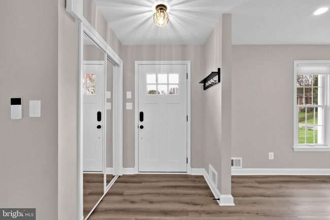 Building Photo - 2215 Lida Ct