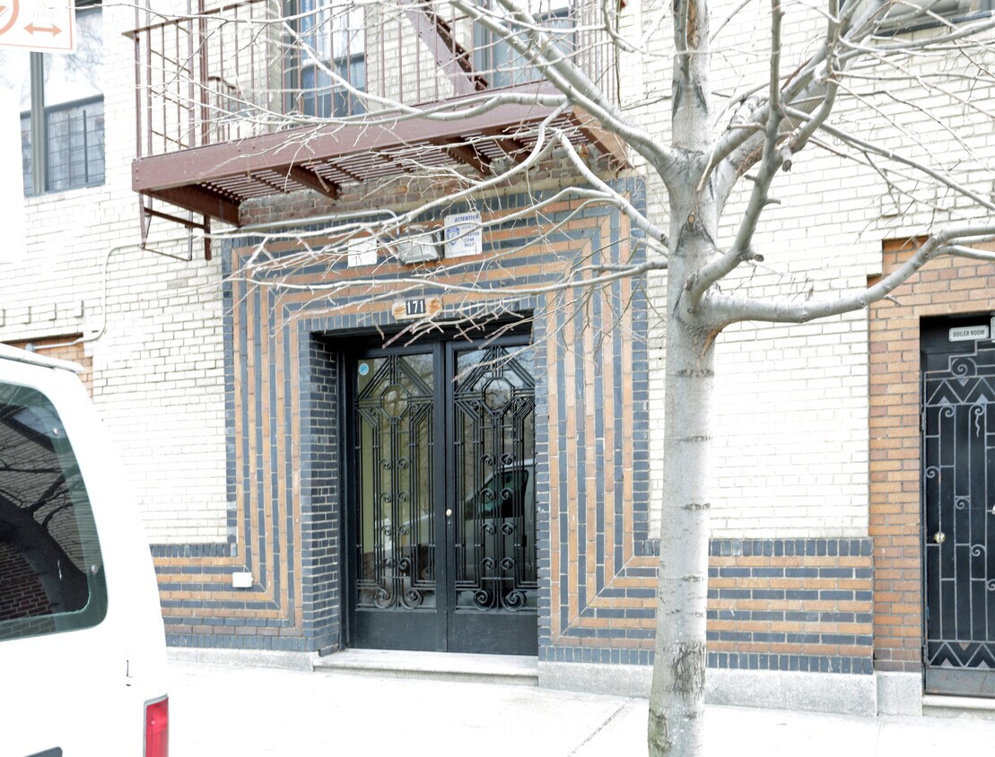 Fotografía del edificio - 171 E Mosholu N