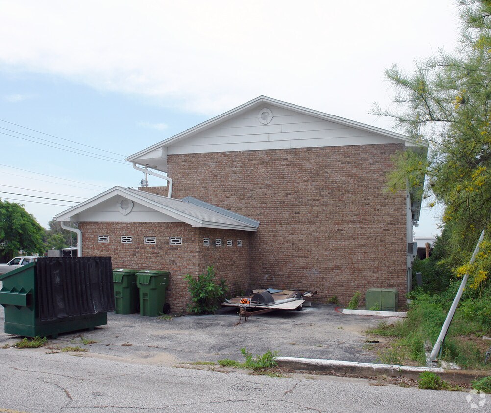 Foto del edificio - 623 Forrest Ave