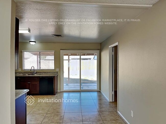 Foto del edificio - 7124 W Flower St