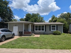 Building Photo - 2517 Goliad St