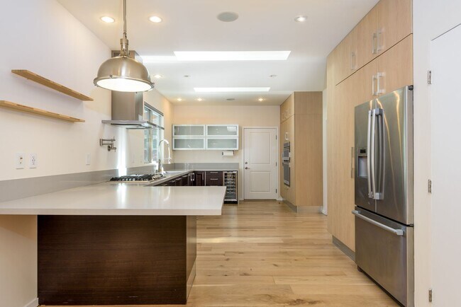 Building Photo - Los Altos Highlands | 4BD | 3.5BA | Private Cul-de-Sac