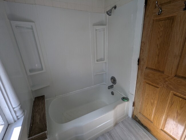 Bathroom - 18 Madison St