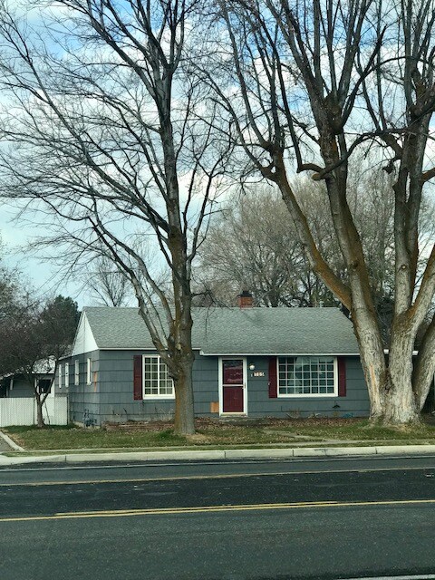 Foto principal - 3 br, 2 bath House - 705 Mountain View Rd