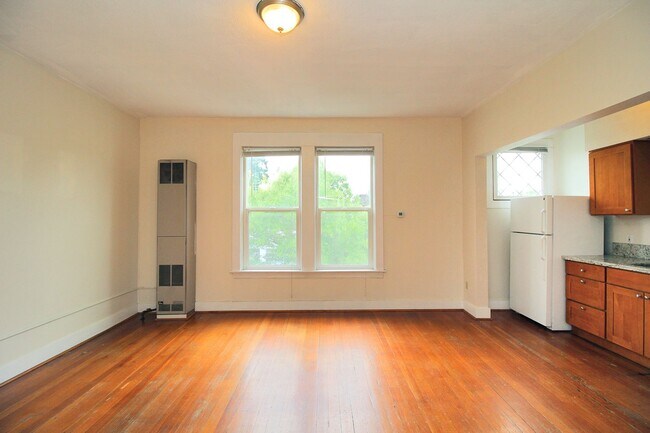 Foto del edificio - 8007-8015 N Denver Ave