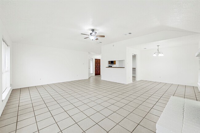 Building Photo - 2335 Bisontine St