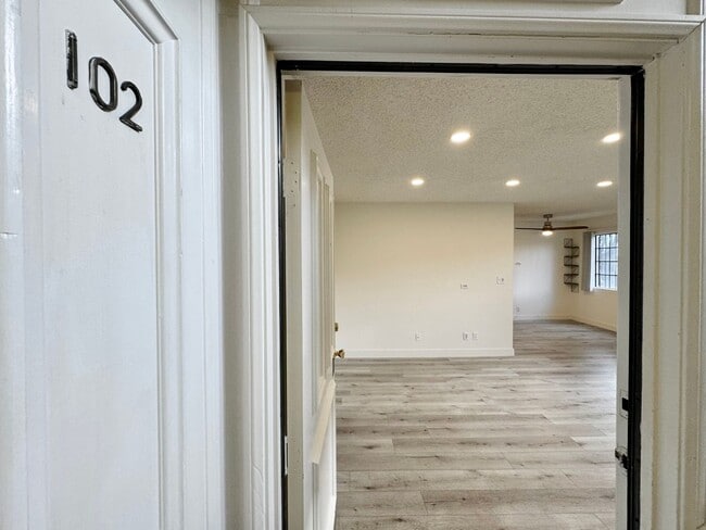 Foto del edificio - 3546 Hughes Ave