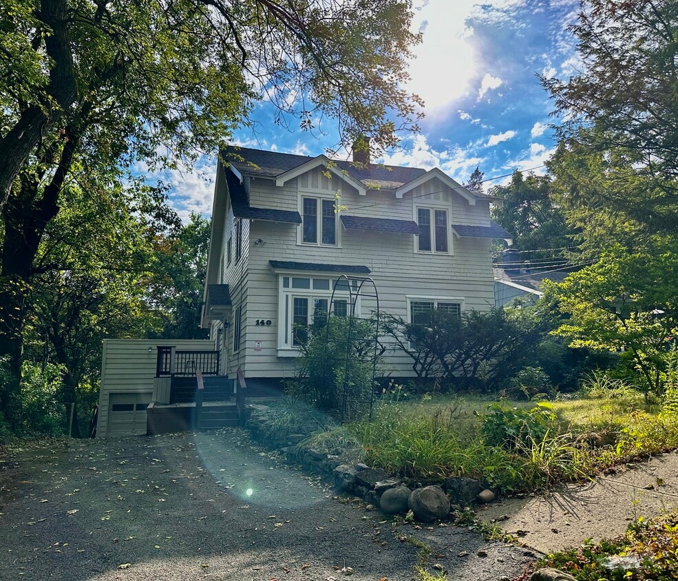 Primary Photo - 140 Westminster Ave
