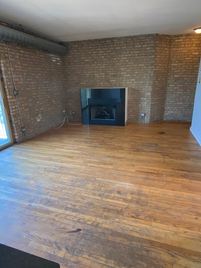 Building Photo - 1223 W Greenleaf Ave