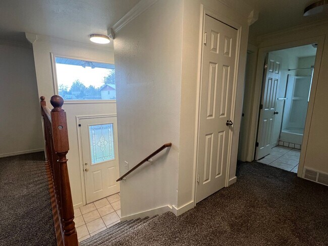 Foto del edificio - Great Neighborhood and Clean Four Bedroom ...
