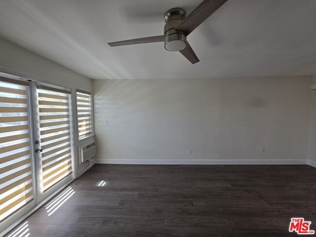 Foto del edificio - 2638 S Barrington Ave