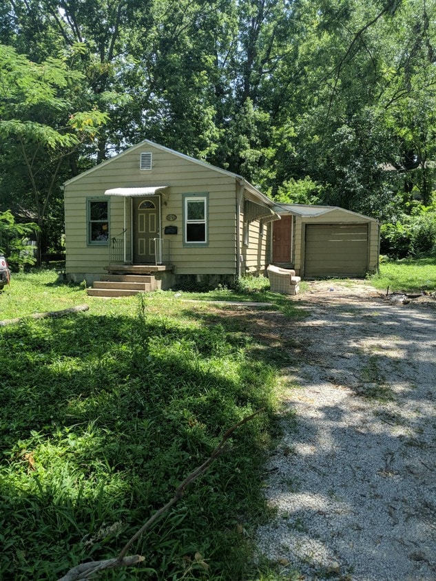 109 N Glenwood Ave, Independence, MO 64053 House for Rent in