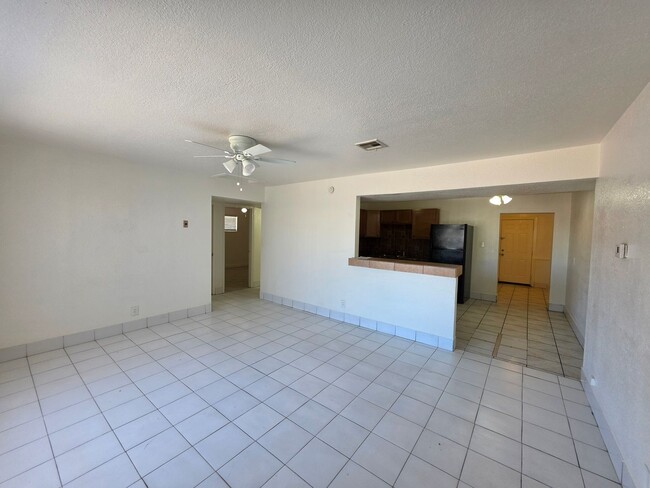 Foto del edificio - 331 W Carson Rd