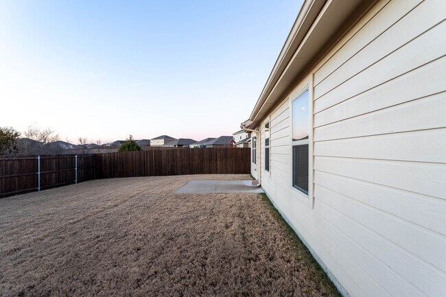 Foto del edificio - Located in the Trails at Riverstone community, this inviting 5-bedroom, 2-bathroom home offers a ...