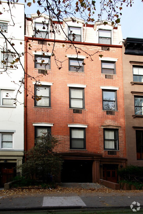 Building Photo - 280 Henry St