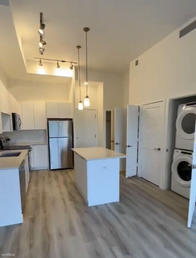 Foto del edificio - Studio, 1 bath Condo - 5826 Bird Rd NEW CO...