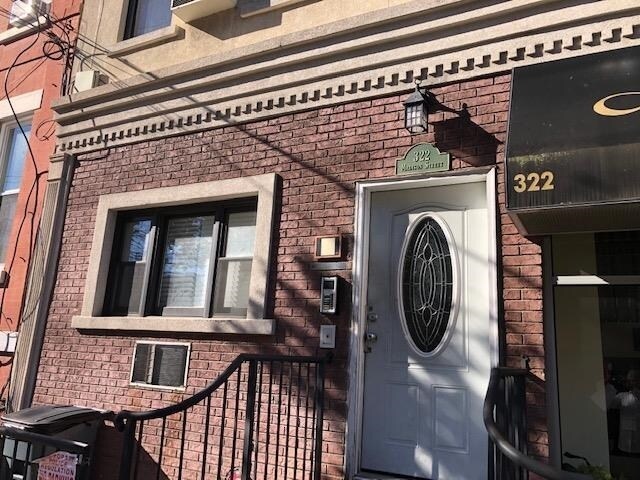 Building Photo - 322 Madison St