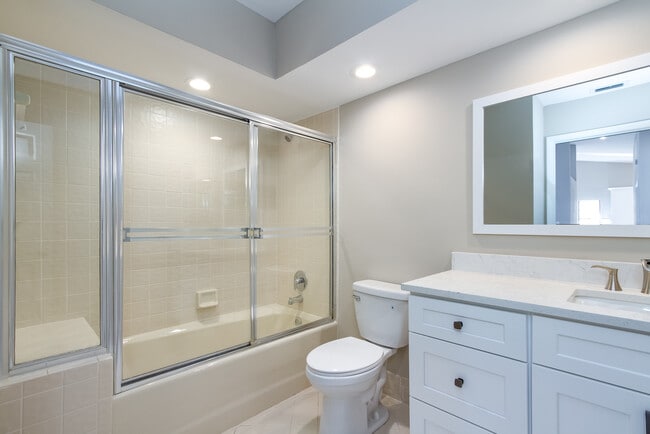 Guest bathroom - 8555 Eagle Run Dr