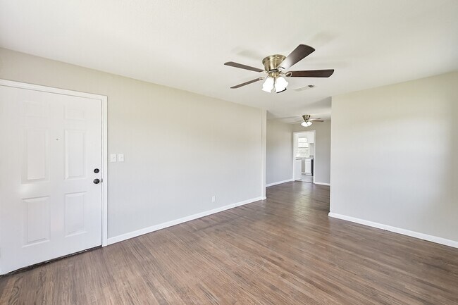 Foto del edificio - 1501 Greenbrier Dr