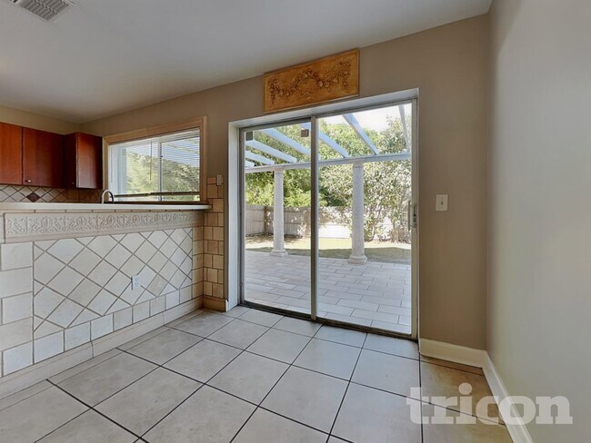 Foto del edificio - 10221 Summerview Cir