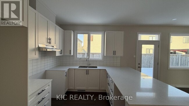 Building Photo - 135 Ryan Reynolds Wy