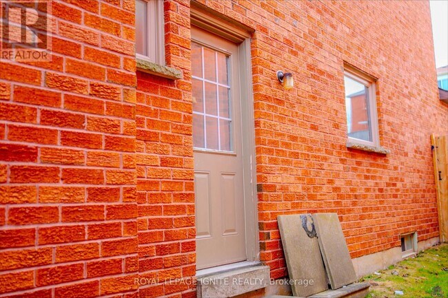 Building Photo - 87 Fernbank Pl