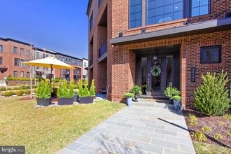 Building Photo - 23109 Cottonwillow Sq
