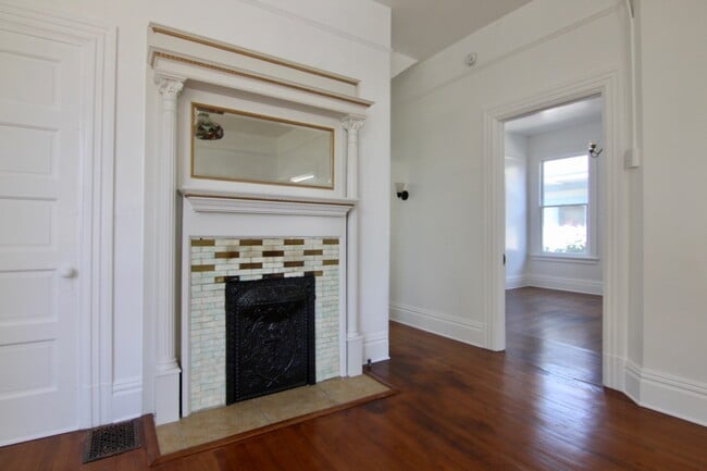 Building Photo - 1430 W 25th St