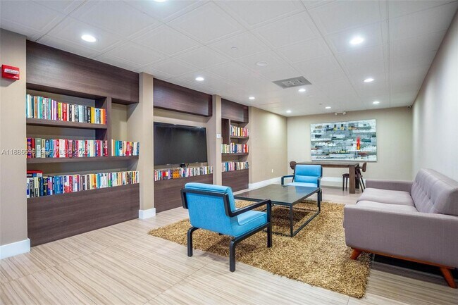 Foto del edificio - 3675 N Country Club Dr