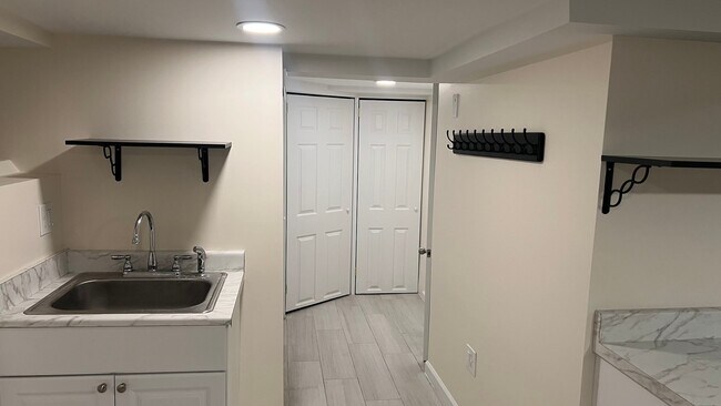 Foto del edificio - 19 Rock Ridge Rd