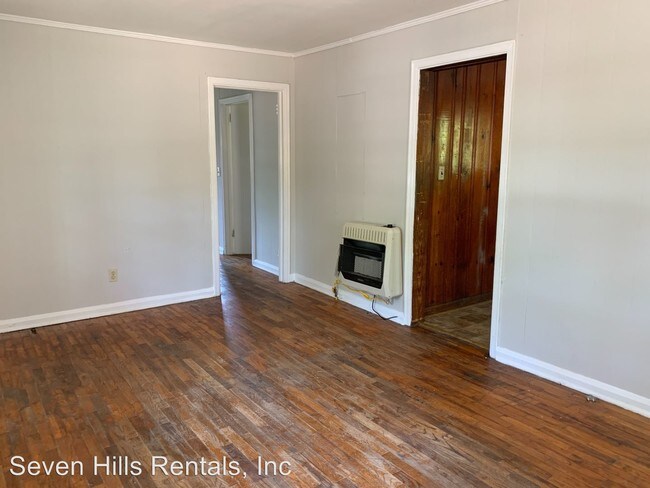 Building Photo - 3 br, 1 bath House - 208 Larkspur Lane
