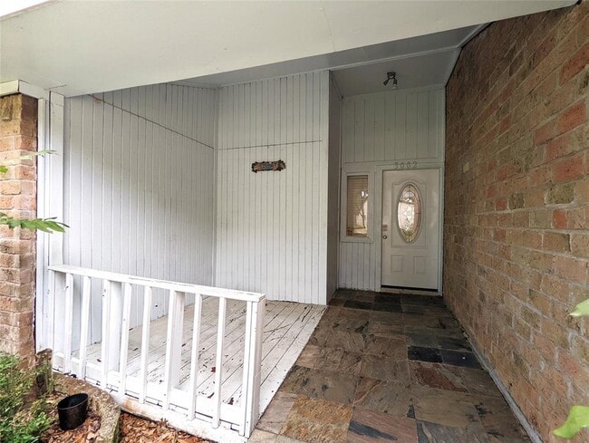 Building Photo - 3002 Frontier Dr