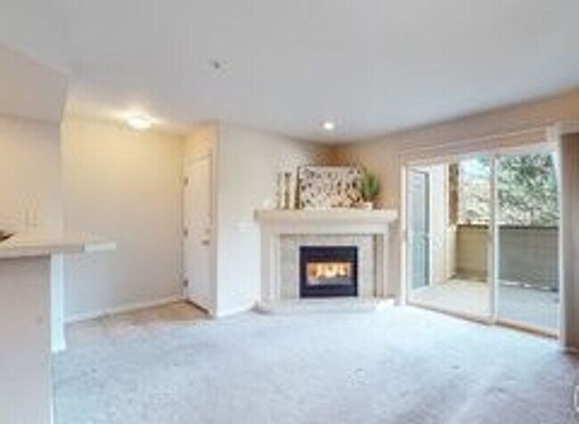 Foto del edificio - Cozy Two Bed/Two Bath Condo in Convenient ...