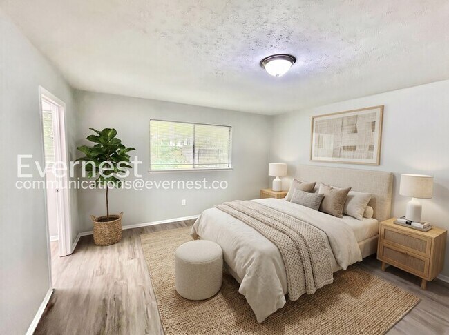 Foto del edificio - Limited Time Special Offer / 3 Bed, 2 Bath Home with Garage / Pet-Friendly / Available Now!