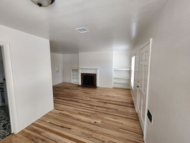 Foto del edificio - COMING SOON! NEWLY REMODELED UNIT!
