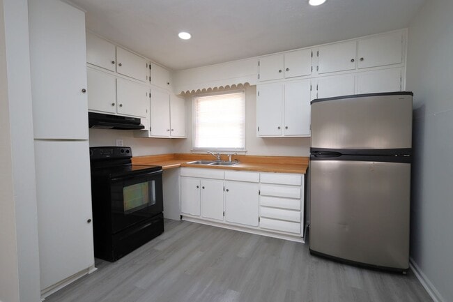 Building Photo - 724 Vallotton Dr