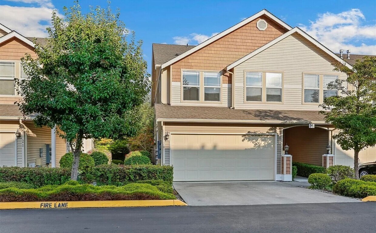 Primary Photo - Lynnwood Cottage Grove Townhome...