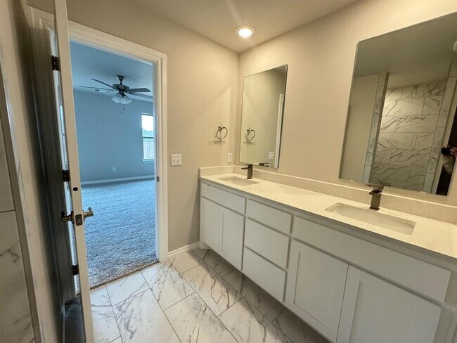 Foto del edificio - 8401 NW 162nd St