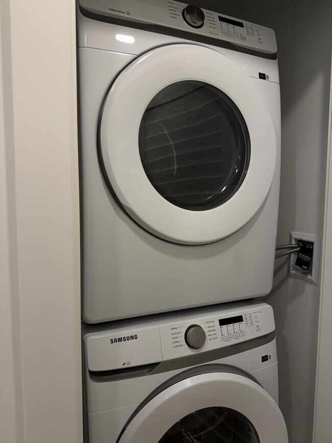 Building Photo - 19911-19976 76 Ave