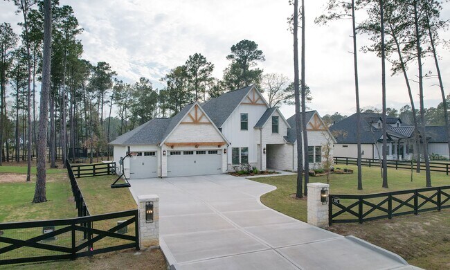 Foto del edificio - 21359 Monarch Dr