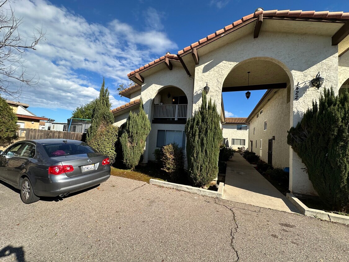 Building Photo - 1422 Peach Ave