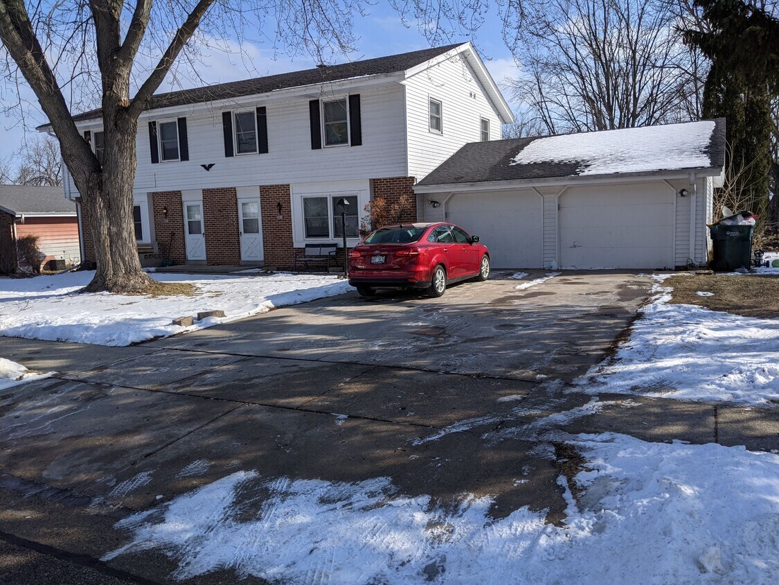 1682 Highland Dr, Grafton, WI 53024 House Rental in Grafton, WI