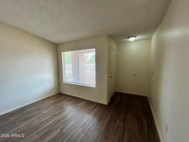 Building Photo - 3226 N Sycamore Pl