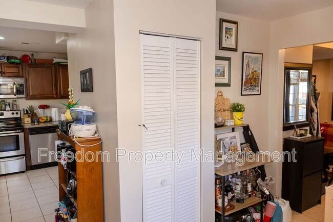 Foto del edificio - 5317 Macwood Dr