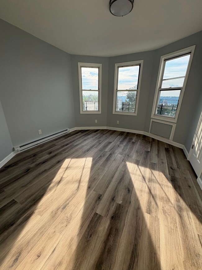Building Photo - 32 Van Cortlandt Park Ave