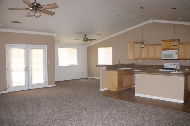 Foto del edificio - 8144 Fernwood Ave